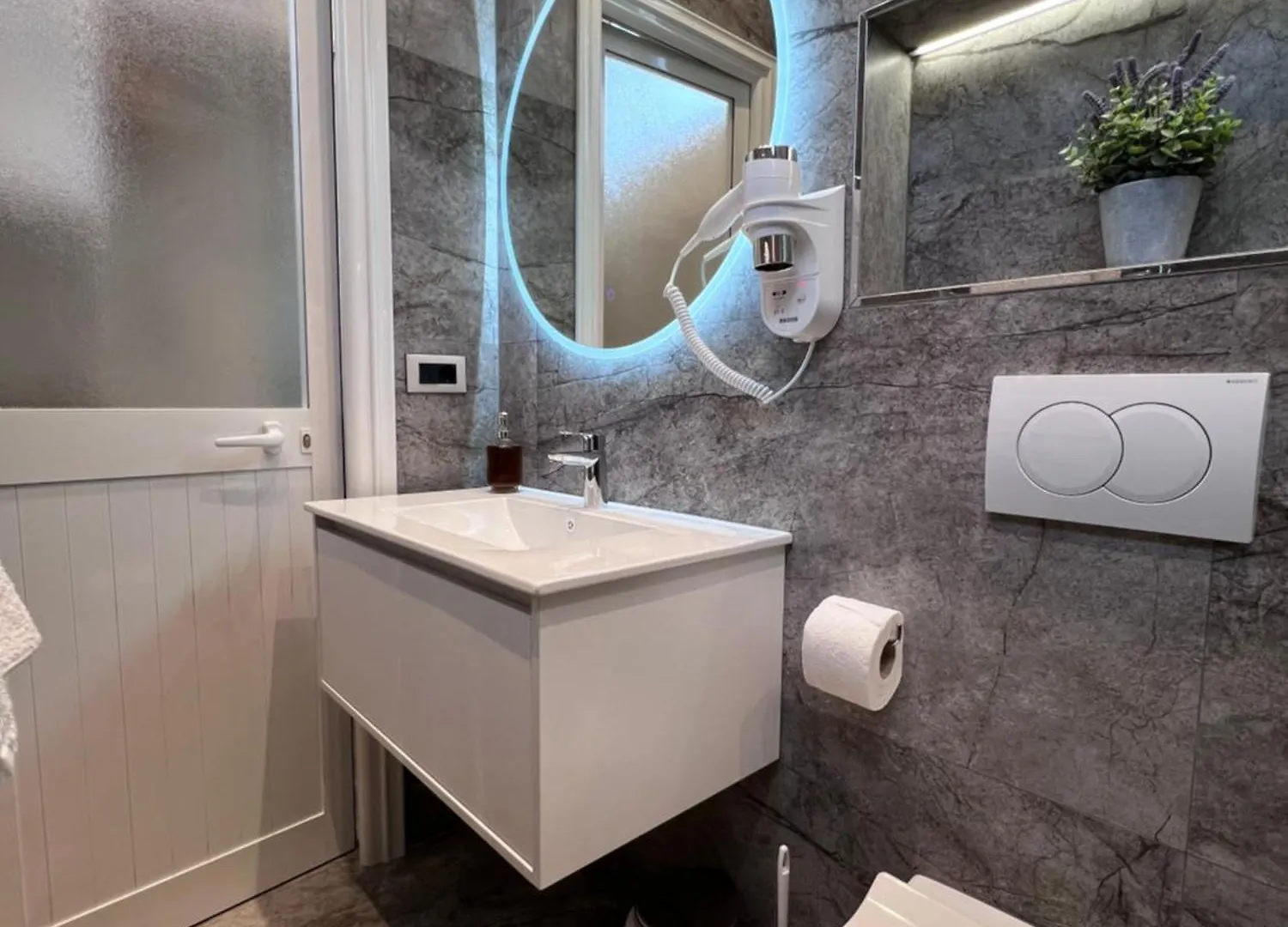 Modern Studio Apartment In A Villa - Tirane Albania