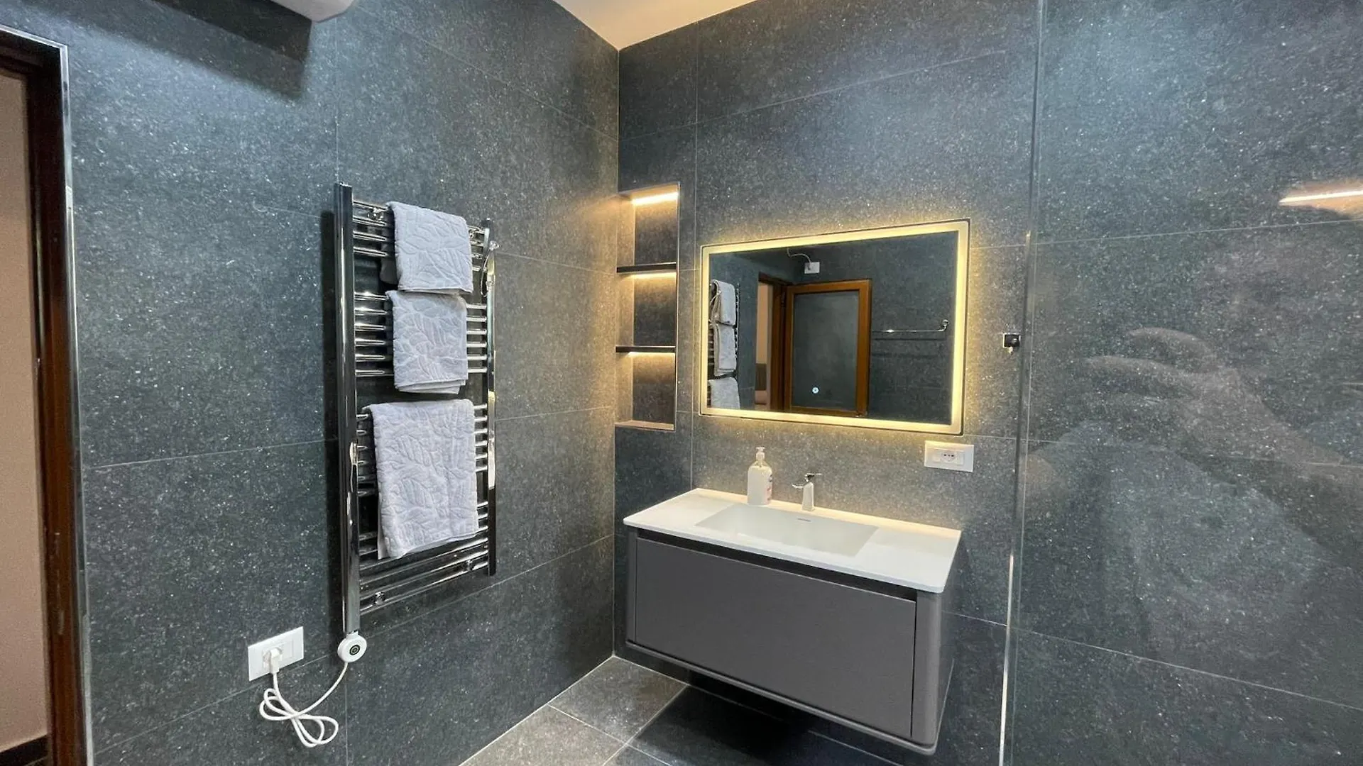 Modern Studio Apartment In A Villa - Tirane Albania