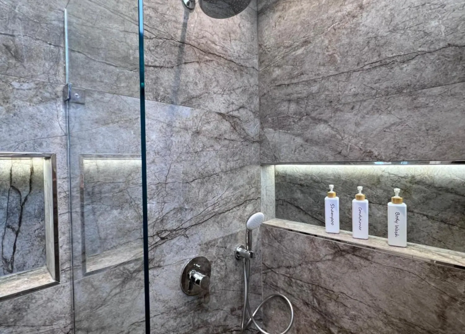 Modern Studio Apartment In A Villa - Tirane